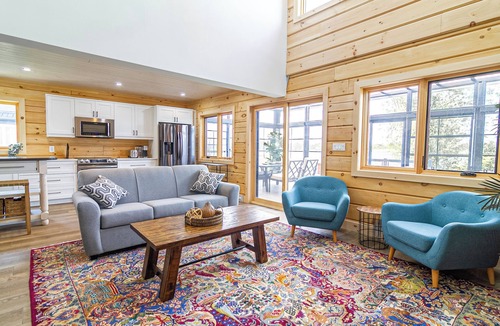 Trent Hills House | Riverside Cabin 5nThree season Riverside escape