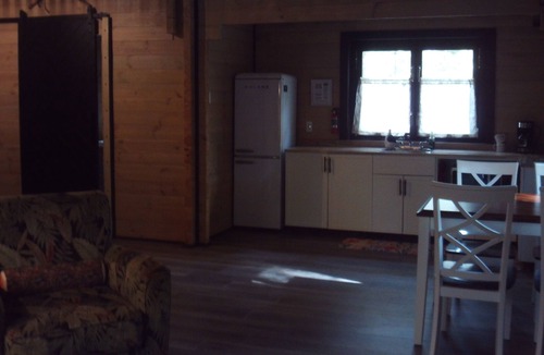 Bracebridge Cabin | Riverside cabin in the woods