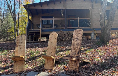 Bracebridge Cabin | Riverside cabin in the woods