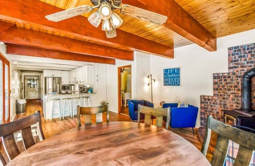 Greenwater Cottage | Riverside cabin near Mount Rainier with hot tub!