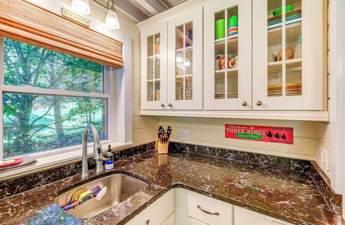 Lansing House | Riverside Cabin Near West Jefferson!