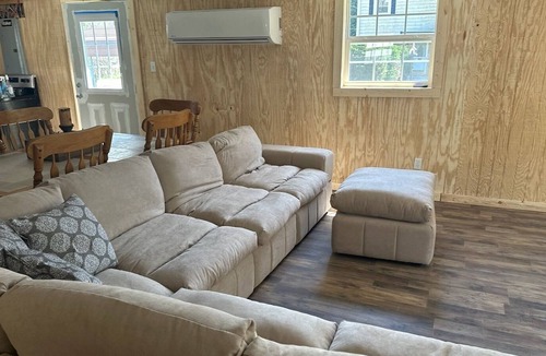 Pineville Cabin | Riverside cabin