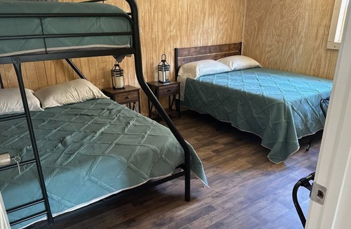 Pineville Cabin | Riverside cabin