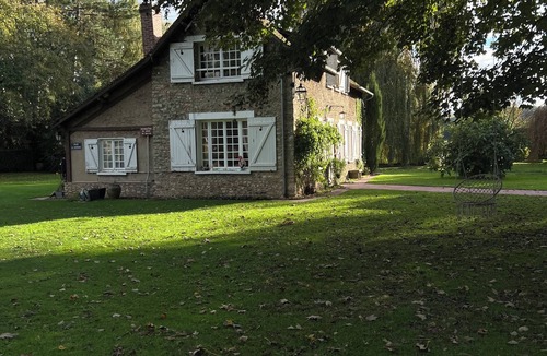 Menilles House | RIVERSIDE CHARACTER HOUSE WITH OUTBUILDING