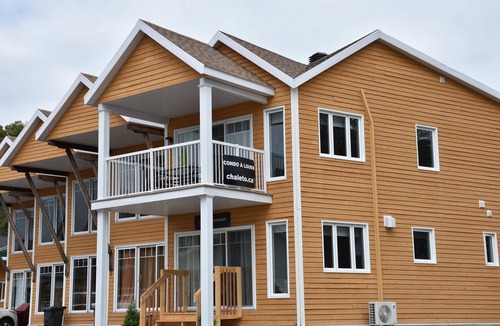 Isle aux Coudres Apartment | Riverside Condo with Pool | Les Voitures d'Eau