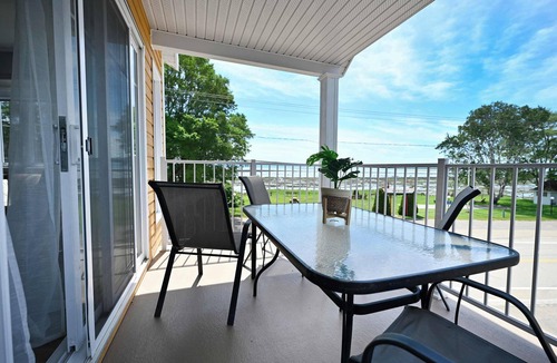 Isle aux Coudres Apartment | Riverside Condo with Pool | Les Voitures d'Eau