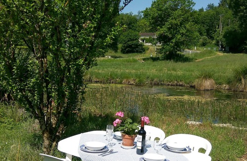 Gout-Rossignol House | Riverside cottage, traditional style