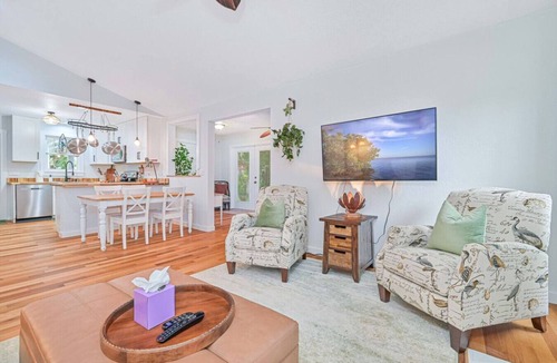 Bonita Springs House | Riverside Cottage just a short walk to downtown!