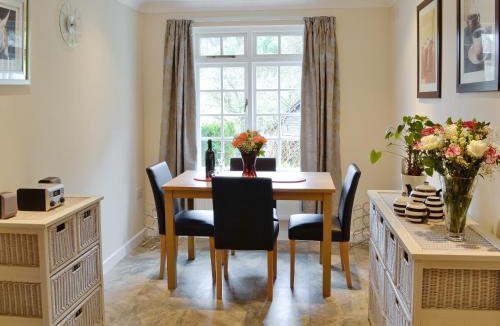 Liskeard House | Riverside Cottage - B6859