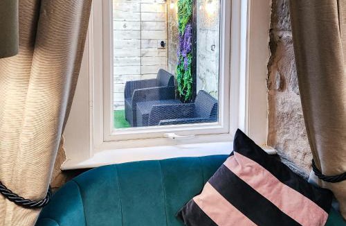 Larkhall House | Riverside Cottage