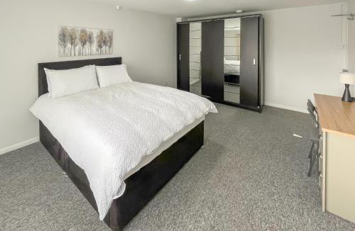 Pinchbeck House | Riverside Cottage