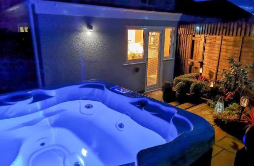 Reedham House | Riverside Cottage