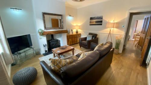 Fence House | Riverside Cottage