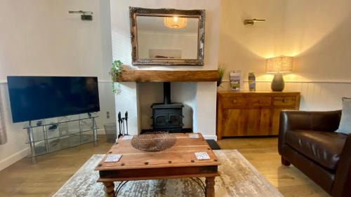 Fence House | Riverside Cottage