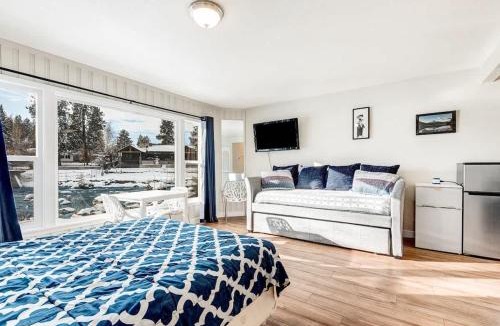 Bend House | Riverside Cottage - Just Steps from the Deschutes