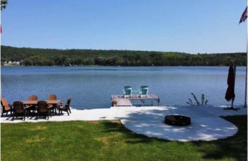 Quinte West House | Riverside Cottage Retreat