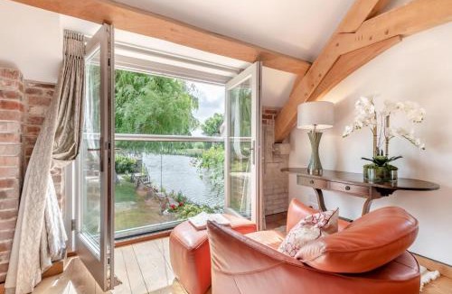 Wareham House | Riverside Cottage - Wareham