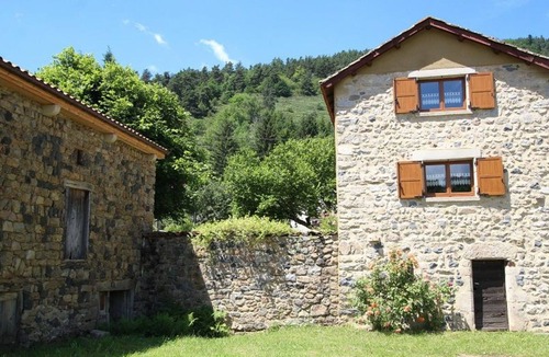 Alleyras Cottage | Riverside Cottage with Enclosed Garden, Near Outdoor Activities and Historical Sites in Alleyras