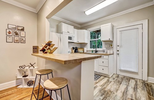 Riverside Apartment | Riverside! Enjoy 5 points & King St.You will love it!