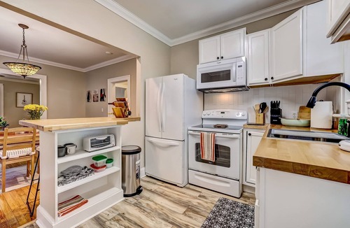 Riverside Apartment | Riverside! Enjoy 5 points & King St.You will love it!