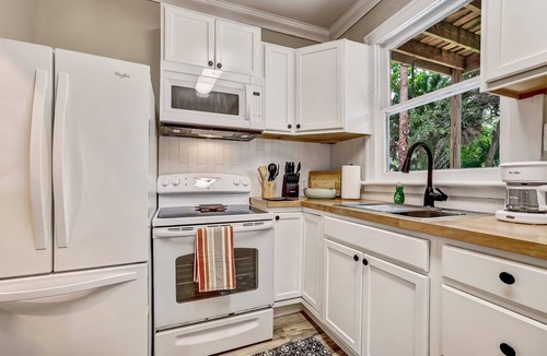 Riverside Apartment | Riverside! Enjoy 5 points & King St.You will love it!