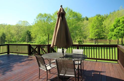 Grassy Creek House | Riverside Escape