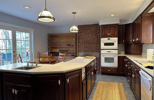 Collinsville House | Riverside Farm