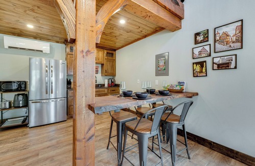 Ponce De Leon Apartment | Riverside Galena Hideaway w/Grills & Picnic Area
