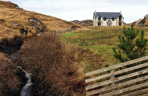 Finsbay Cottage | Riverside