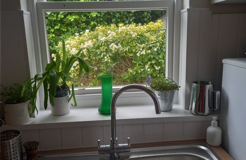 Hampton Wick Apartment | Riverside Paradise Retreat.