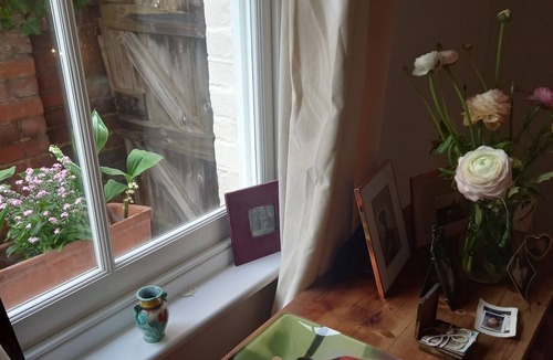 Hampton Wick Apartment | Riverside Paradise Retreat.