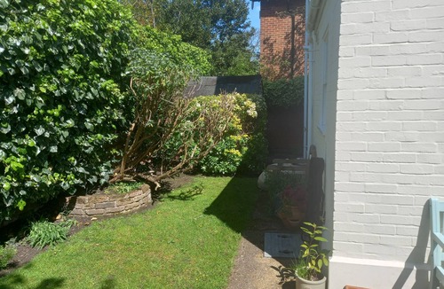 Hampton Wick Apartment | Riverside Paradise Retreat.