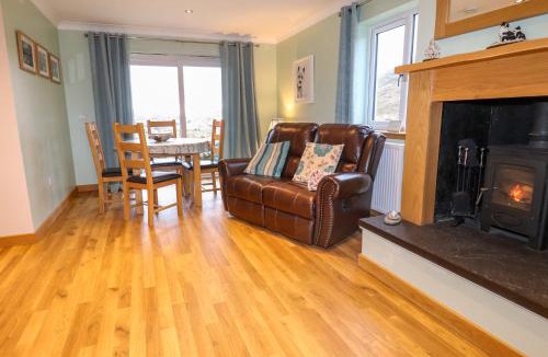 Finsbay House | Riverside