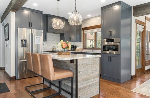 Avon Villa | Riverside Gem: Hot Tub | 3 Min to Beaver Creek