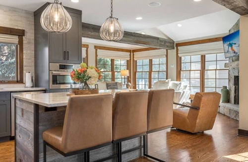 Avon Villa | Riverside Gem: Hot Tub | 3 Min to Beaver Creek