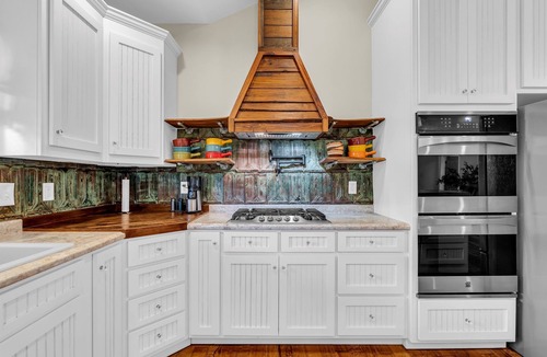 Columbus House | Riverside Getaway by OneHometown Getaways