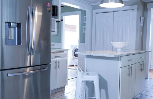 Woodstock House | Riverside Getaway! Minutes to Downtown Woodstock