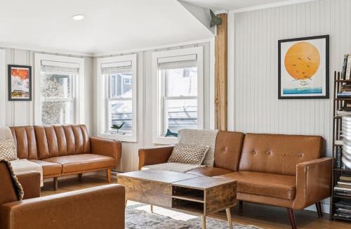 Newbury Apartment | Riverside Getaway Newly Renovated WasherDryer