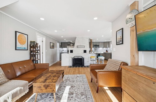 Newbury Apartment | Riverside Getaway | Newly Renovated | Washer/Dryer