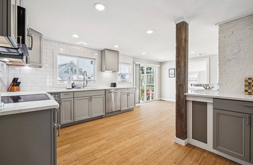 Newbury Apartment | Riverside Getaway | Newly Renovated | Washer/Dryer