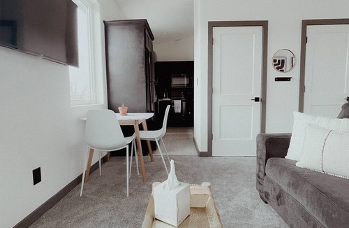 Barelas House | Riverside Guesthouse