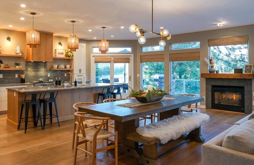 Post Falls House | Riverside Harbor House | Luxury Riverfront | Dock & Fire Pit