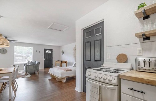 Riverside Heights House | Riverside Heights Guest House