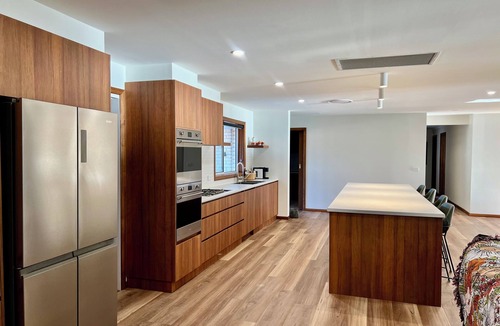 Trentham Cliffs House | Riverside Holiday Home