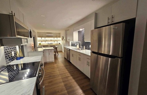 Springfield Apartment | Riverside Home Away From Home