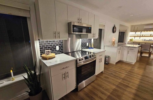 Springfield Apartment | Riverside Home Away From Home