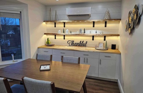 Springfield Apartment | Riverside Home Away From Home