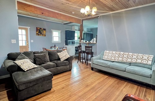Belmont Historic District House | Riverside Home comfortable & cozy