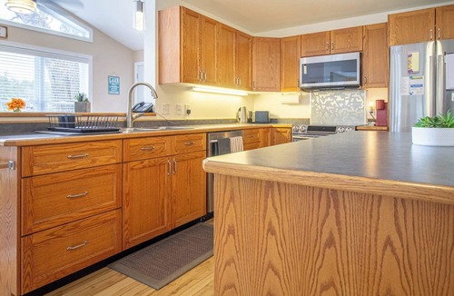 Addington Highlands Cottage | Riverside House - Four Bedroom Cottage, Sleeps 8