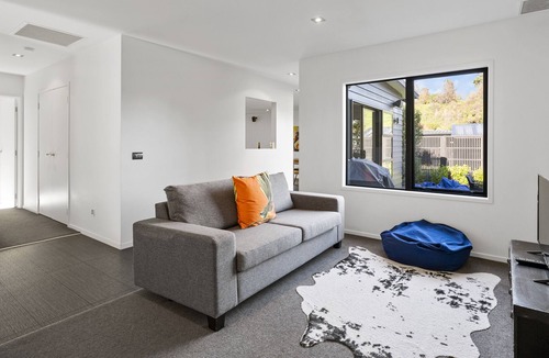 Rangatira Park House | Riverside in gated community